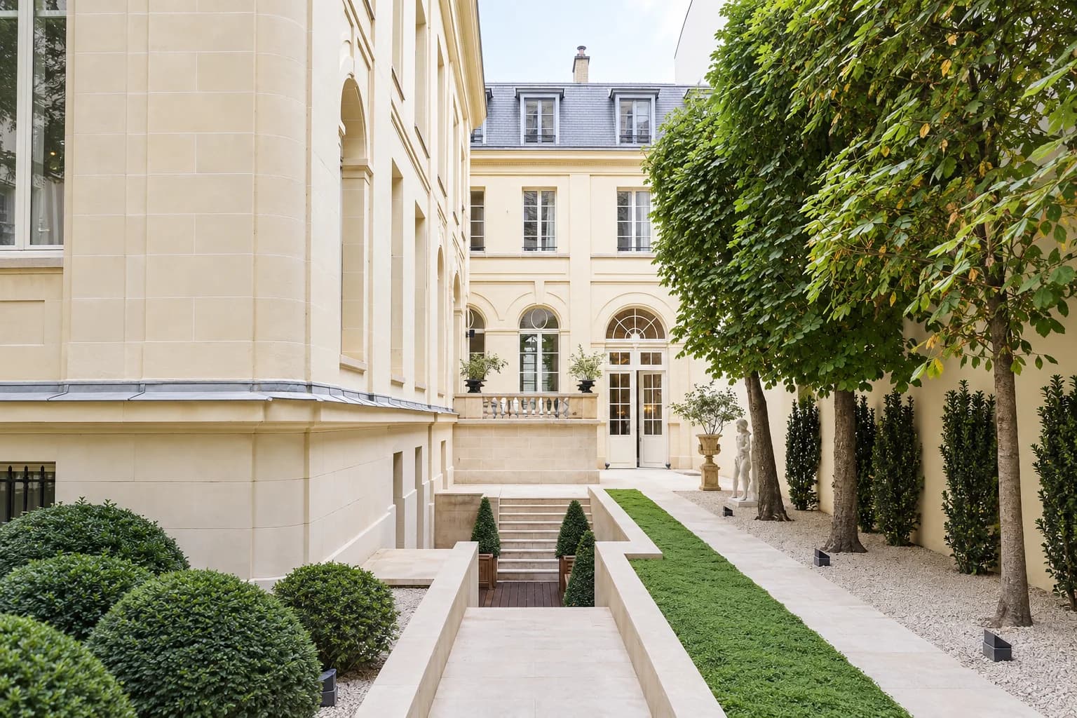 1,700 m² Mansion for Sale in Paris 16th Arrondissement